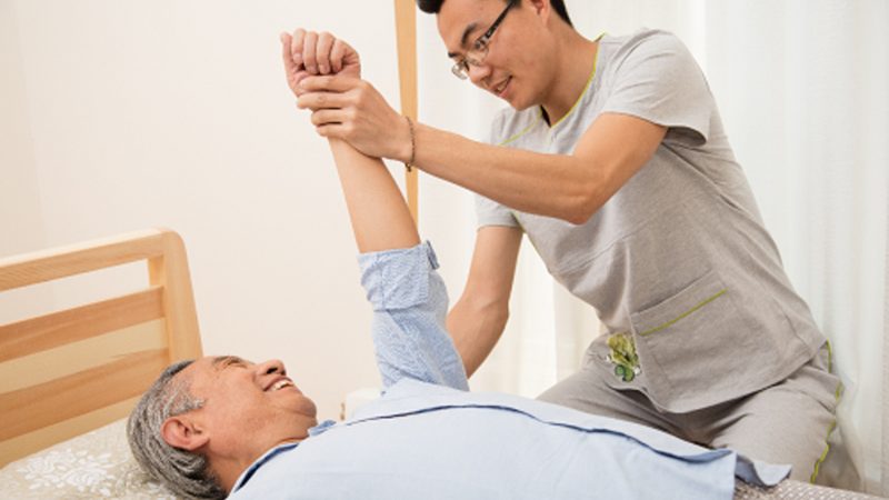 居家养老护理员培训加盟：行业红利下的真实门槛